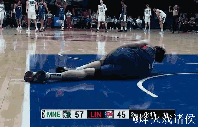 崔永熙伤退离场 前场贡献2分4板3助 崔永熙伤退离场 前场贡献2分4板3助