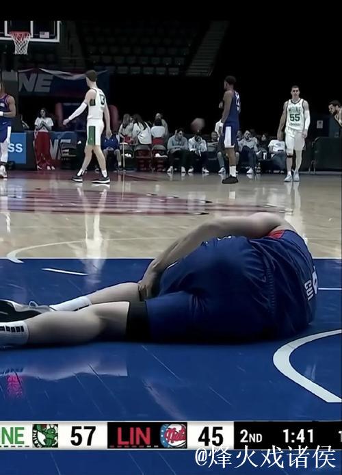 崔永熙伤退离场 前场贡献2分4板3助 崔永熙伤退离场 前场贡献2分4板3助