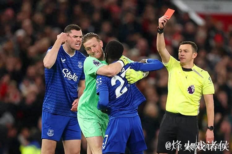 英超-盖耶掌掴队友遭罚下霍尔破门 曼联主场0-1负埃弗顿 英超-盖耶掌掴队友遭罚下霍尔破门 曼联主场0-1负埃弗顿